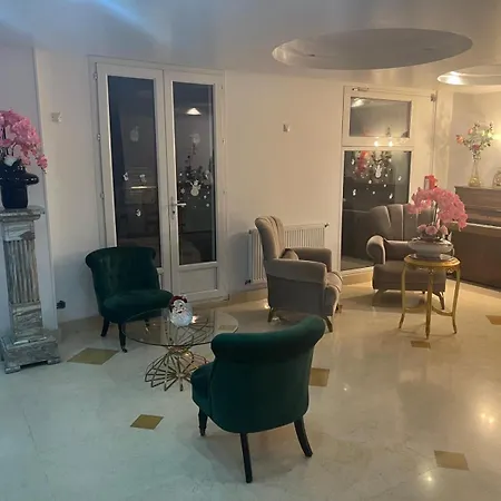 Grand Paris Hotel 2*